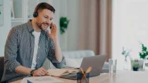 Neste cenário virtual, saber como se destacar em apresentações online é crucial. Descubra neste artigo estratégias essenciais para aprimorar suas habilidades de comunicação e brilhar em cada apresentação online.