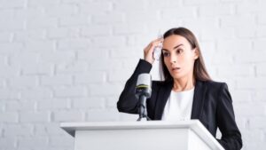 Saiba como perder o medo de falar em público